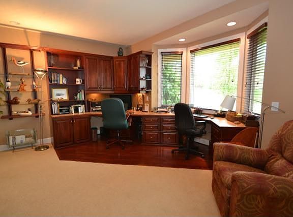 4th image of 10020 Thoroughbred Ln