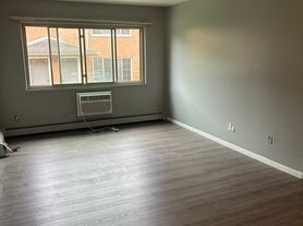 822 Biddle Ave, Wyandotte, MI