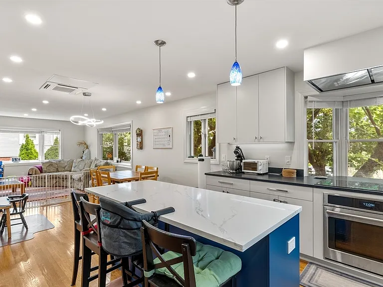 14 Belmont St #A — Photo 3