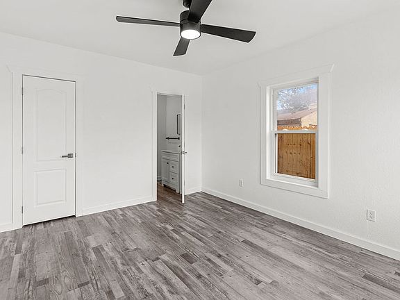 4th image of 305 NE E Pl