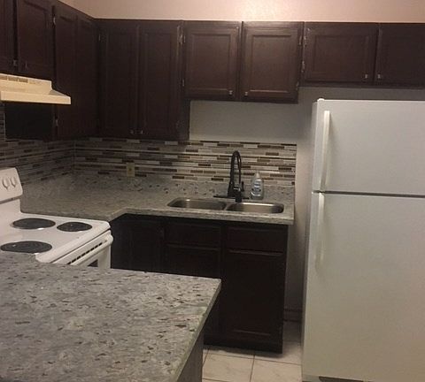 5th image of 805 Paloma Ct