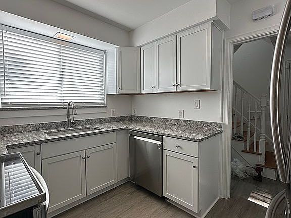 3rd image of 10015 Elgin Ave