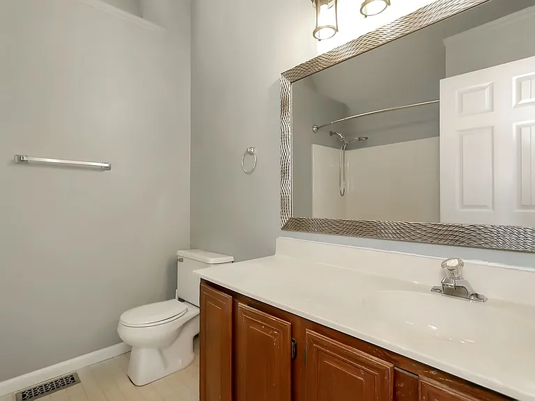 127 Sterling Ct — Photo 16