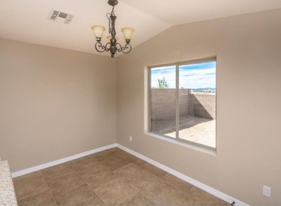 5th image of 3266 Isador Ave