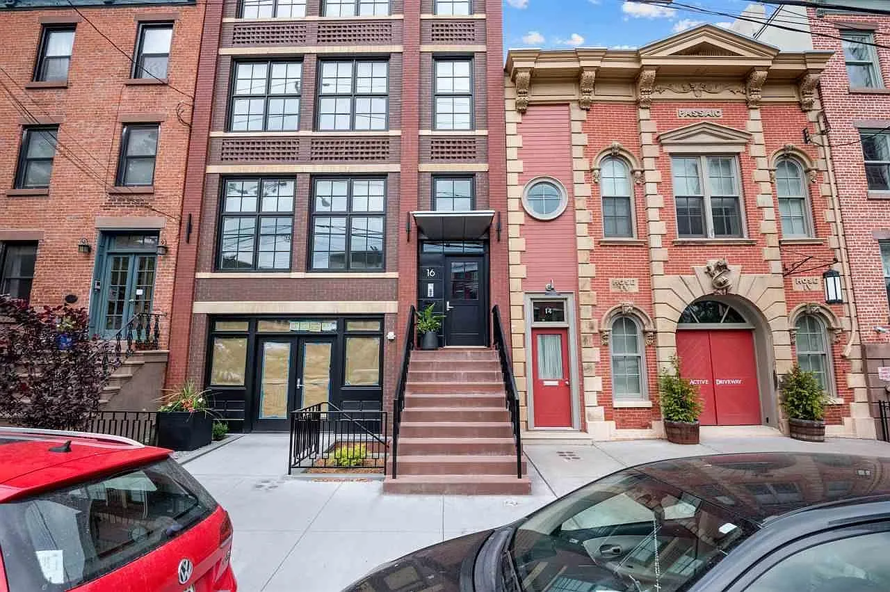 2 bed, 2.0 bath, 1320 sqft, $7,000 — Photo 1