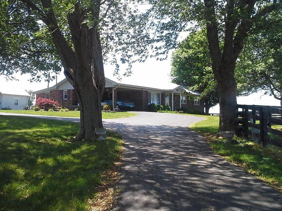 1178 entrance up driveway