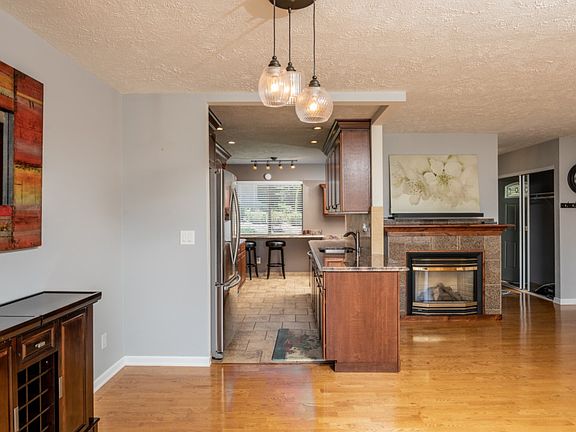 5th image of 10647 Glen Acres Dr S #10647