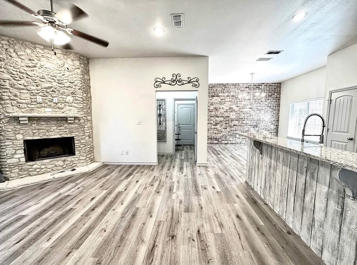 10407 Homestead Ave — Photo 2