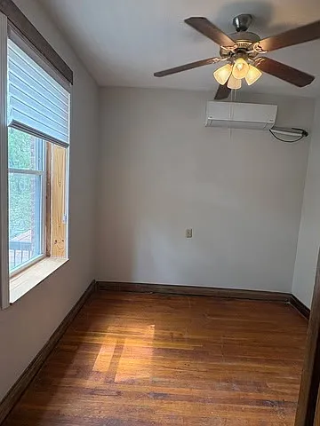 3 bed, 1200 sqft, $1,900 — Photo 2