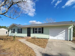 111 Riegel Dr, Hubert, NC 28539