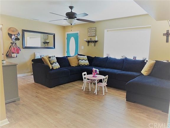 3rd image of 2986 N Crescent Ave