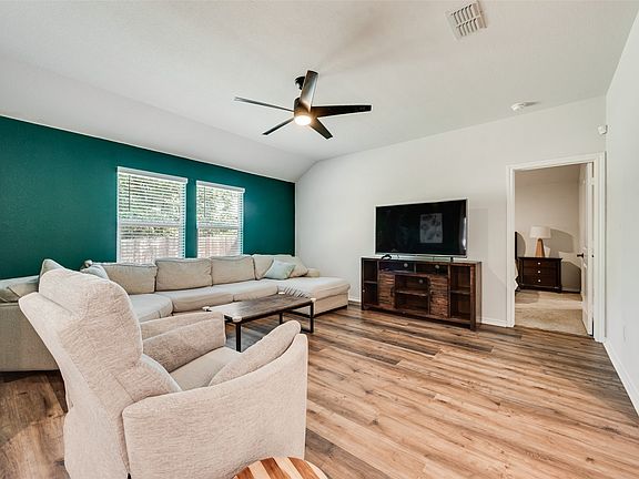 4th image of 540 Bronze Cir E