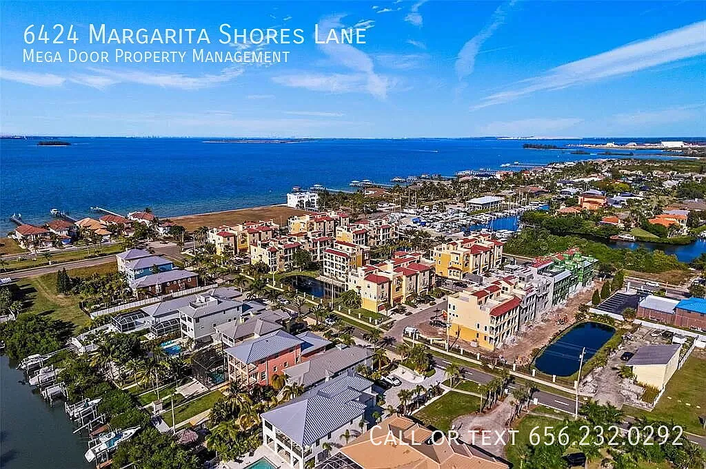 Luxury 4-Bedroom Apollo Beach Townhome with Private Elevator, Rooftop Terrace & Water Views — Photo 2
