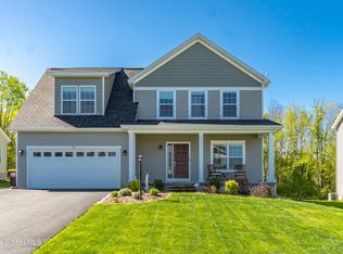10 Wyatts Cir, Rensselaer, NY 12144