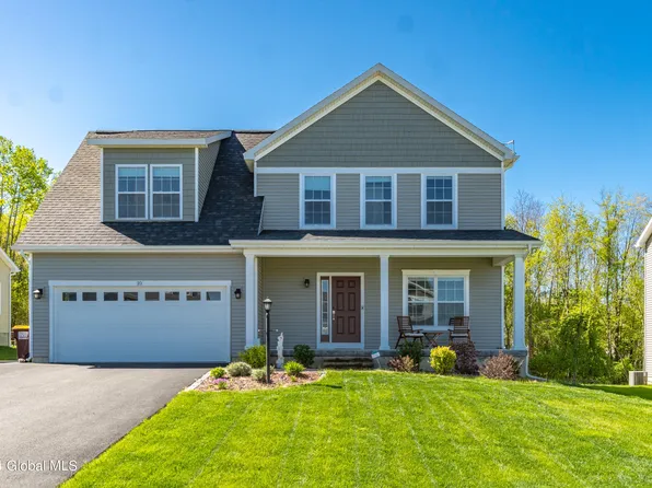 10 Wyatts Circle, Rensselaer, NY 12144