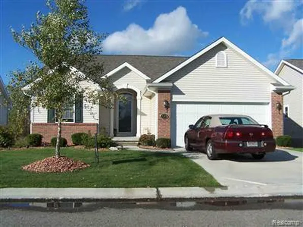 1167 Creekside Ct, Burton, MI 48509