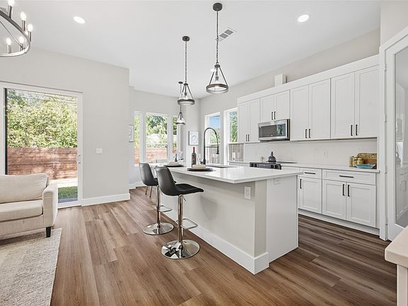 2nd image of 531 Shirley Ct