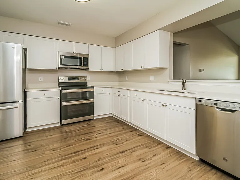 1533 Colony Ave — Photo 7