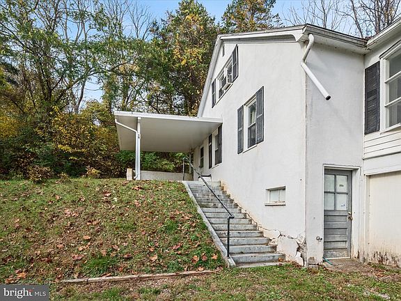 2nd image of 1621 Lockes Mill Rd