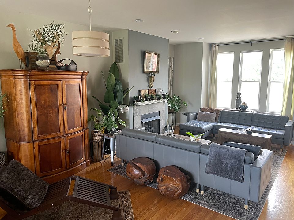 Main floor Living room