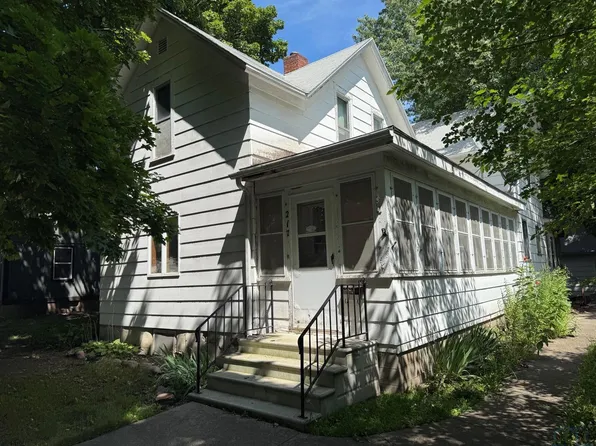217 S 3rd St, Laurens, IA 50554