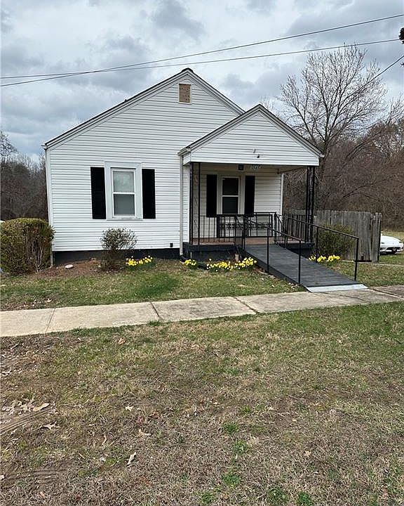 1st image of 1545 Barnes St