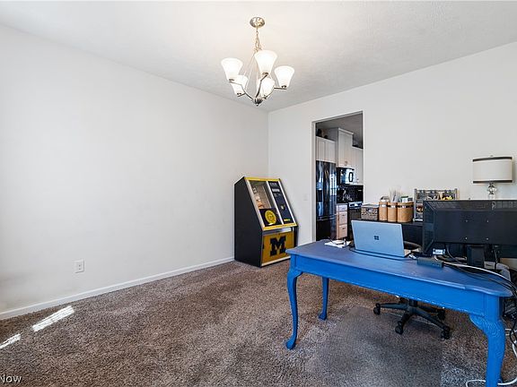 4th image of 422 Buckingham Grv