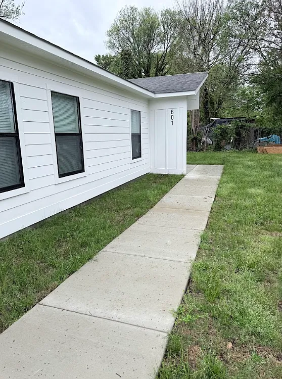 3 bed, 950 sqft, $1,225 — Photo 3
