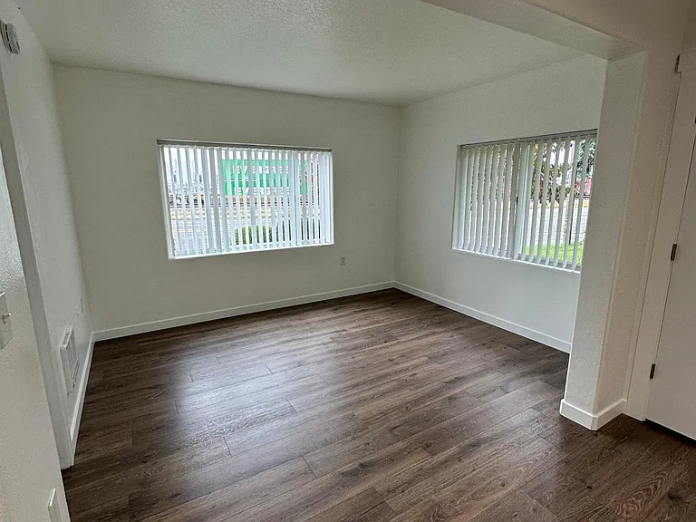 2514 NE Lombard St — Photo 5