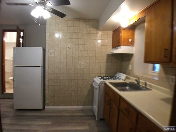 2nd image of 249 Crescent Ln #G