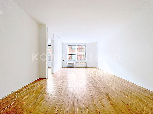 1st image of 165 Christopher St #2