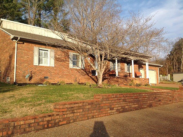 1st image of 652 N Edgewood Dr