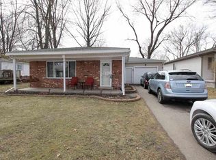 915 Columbia St, Algonac, MI