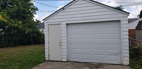 2nd image of 114 Squire St