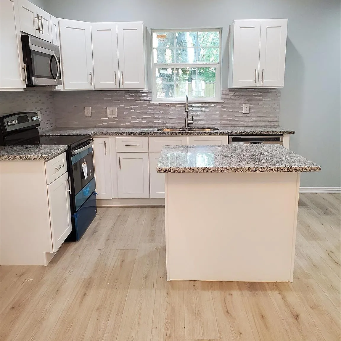 3 bed, 2.0 bath, 1500 sqft, $1,600 — Photo 4