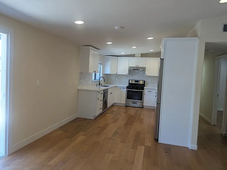 1122 Myrtle Dr — Photo 7
