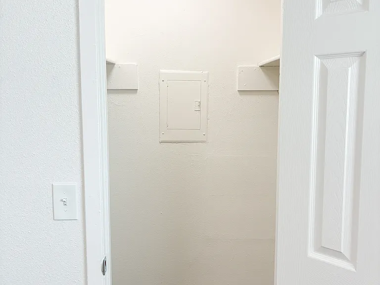 200 E Courtland Pl #12 — Photo 12