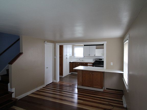 3rd image of 205 Mayville Ave