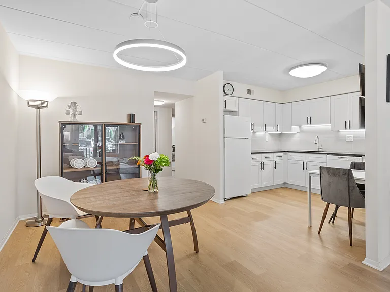 Ambassador Apartments — Photo 28