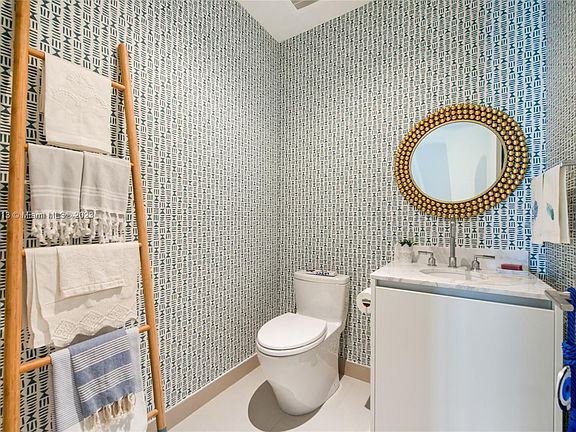 3rd image of 2821 S Bayshore Dr Unit 8C