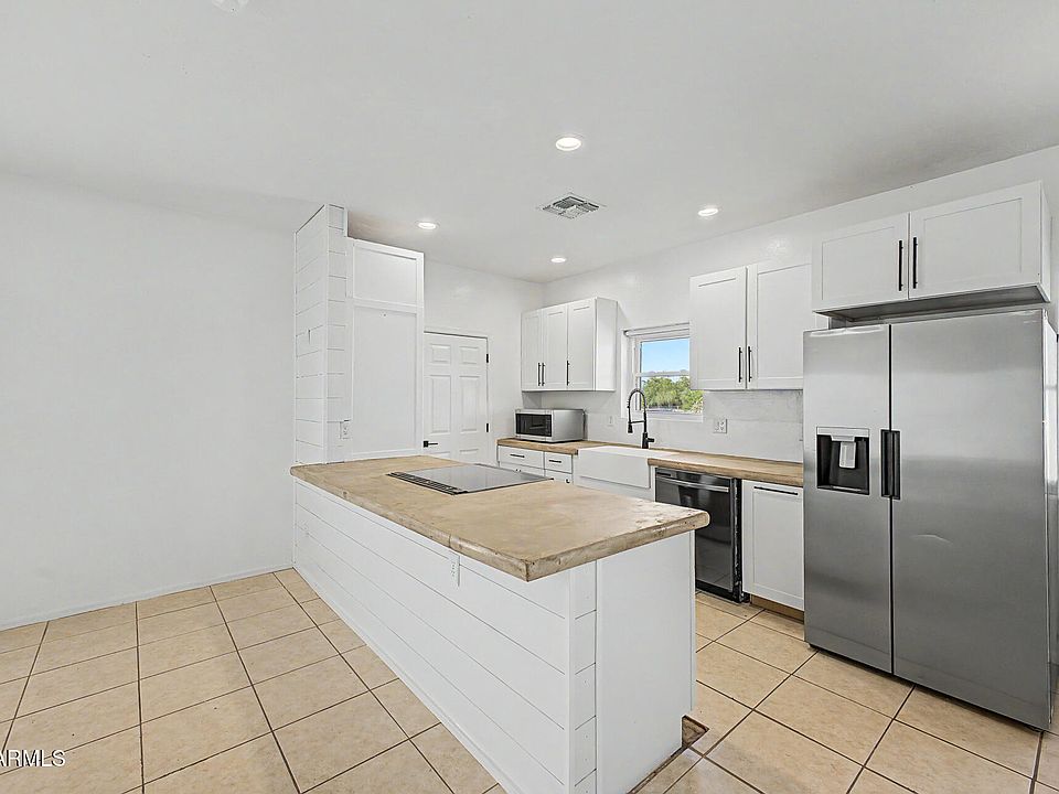 1st image of 30830 W LATHAM Street