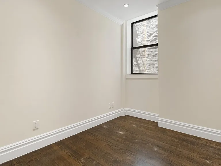 350 E 13th St #7 — Photo 6