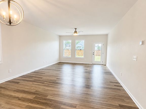 2nd image of 17 Harvest Glen Dr