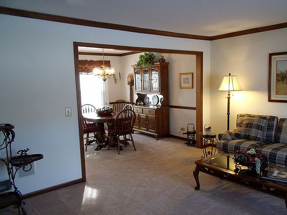 2nd image of 1191 N Sherwood Ln