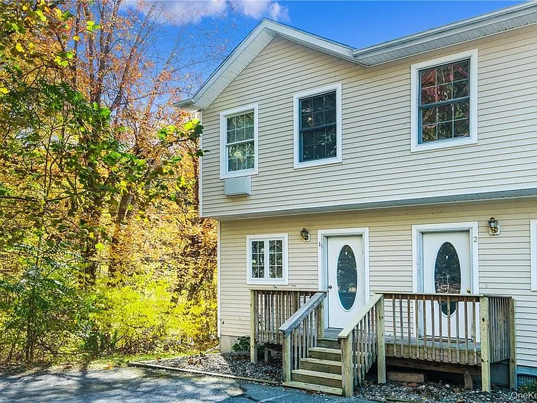 22 Lake Lodge Dr #1 — Photo 3