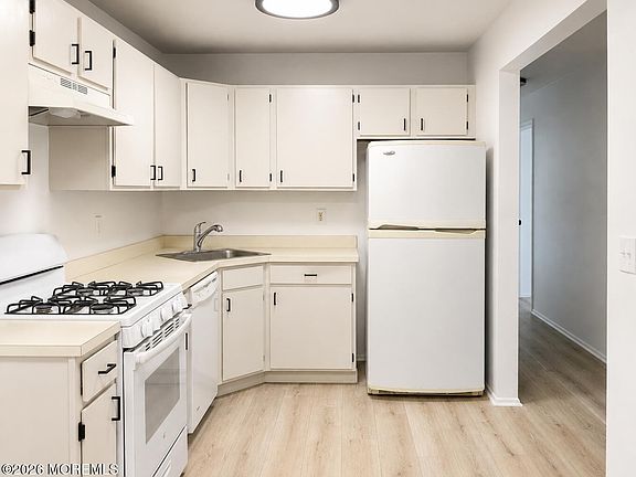 5th image of 148 Sussex Place #148