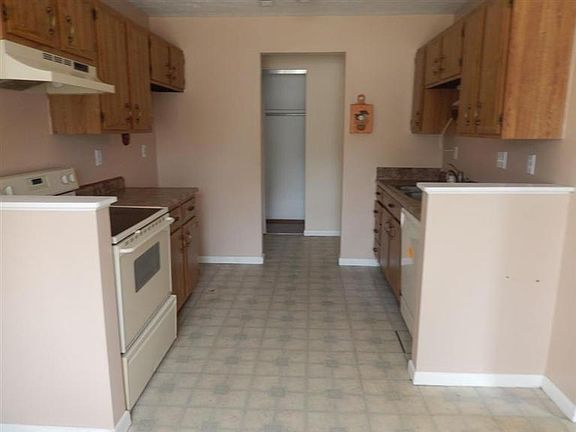 4th image of 2060 Woodtrail Dr APT 20