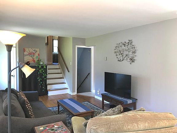 4th image of 3812 Jolly Ln