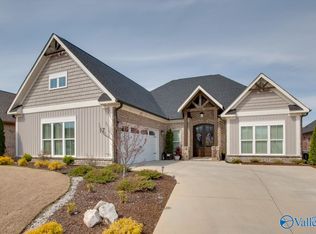 17 Cobbs Cove Way SE, Huntsville, AL 35803