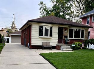 327 Emmons Blvd, Wyandotte, MI 48192